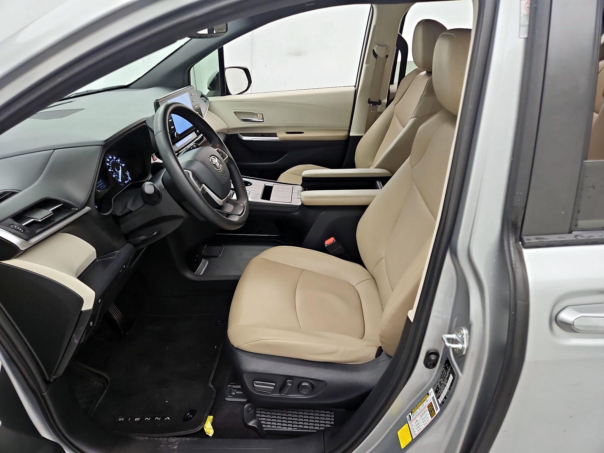 Thumbnail: 2021 Toyota Sienna - 11