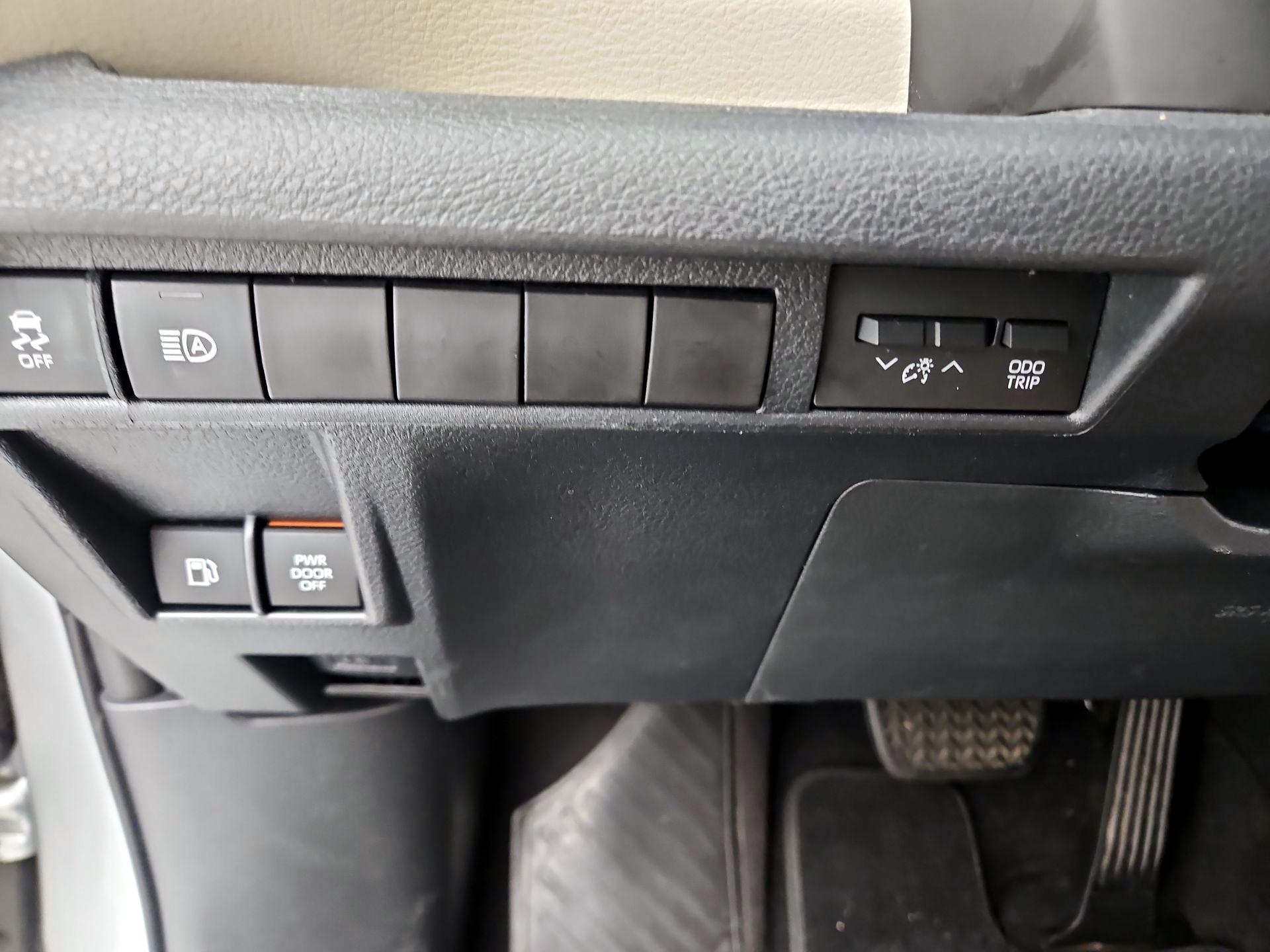 Thumbnail: 2021 Toyota Sienna - 13