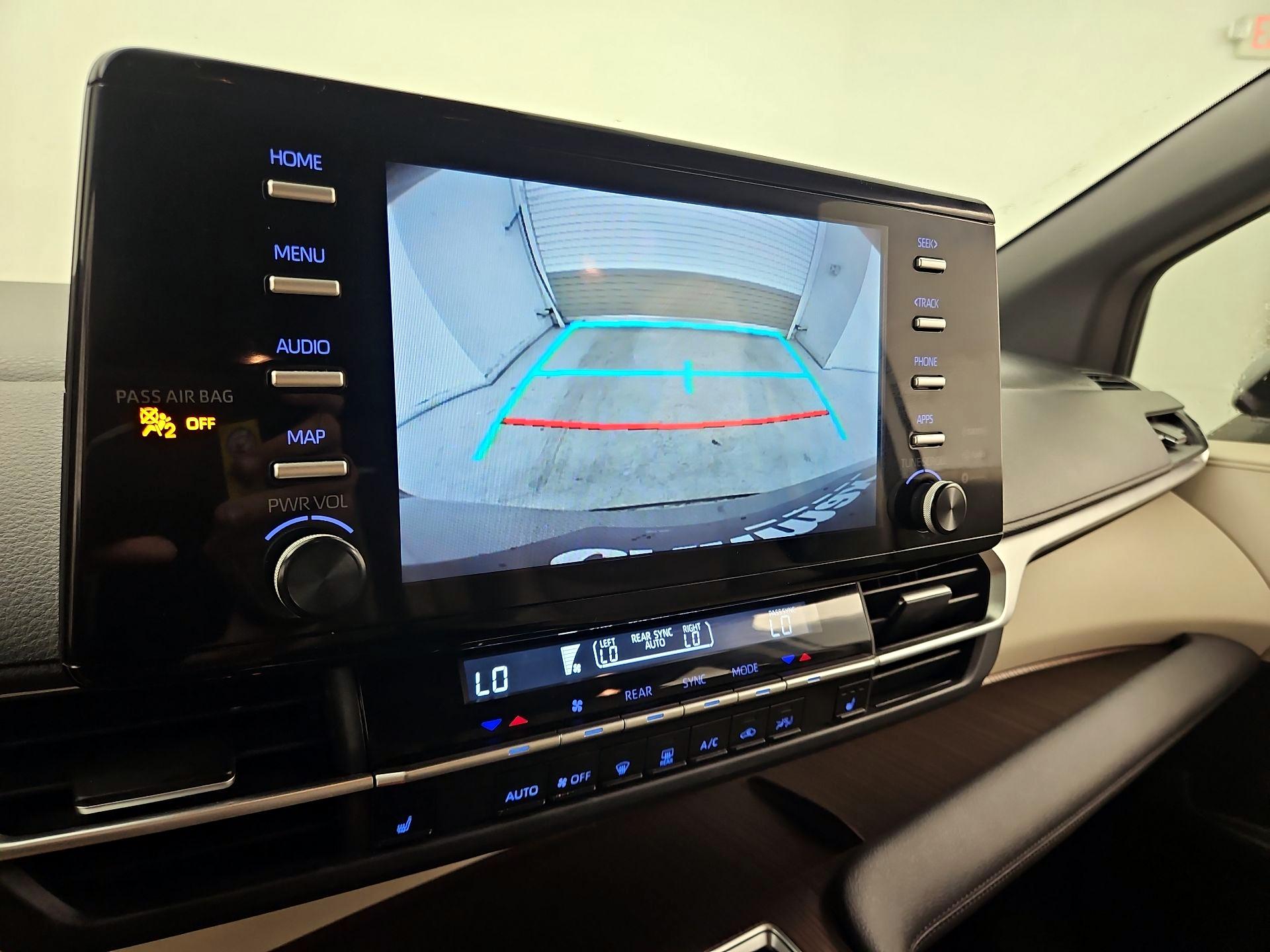 Thumbnail: 2021 Toyota Sienna - 14