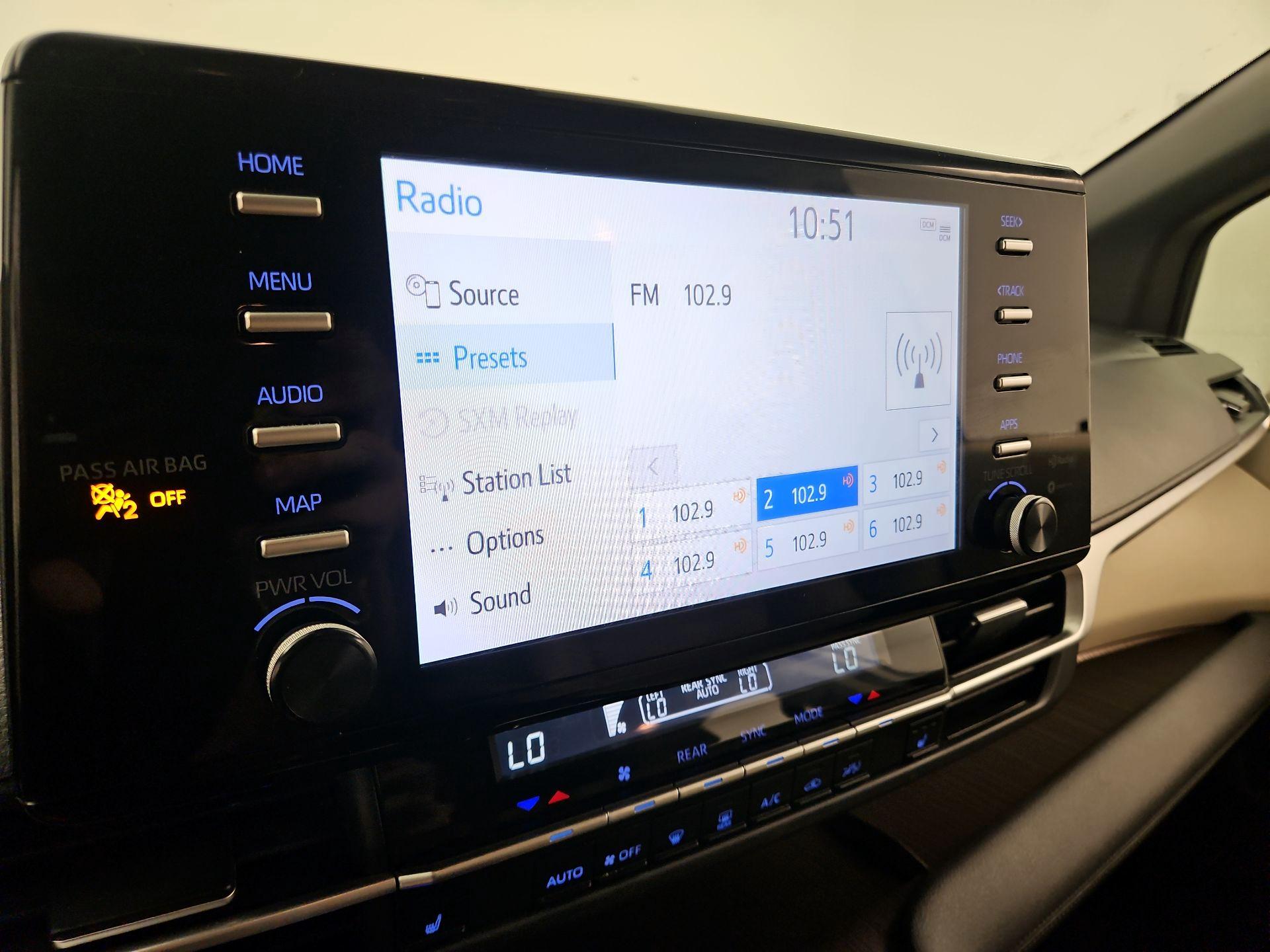 Thumbnail: 2021 Toyota Sienna - 15