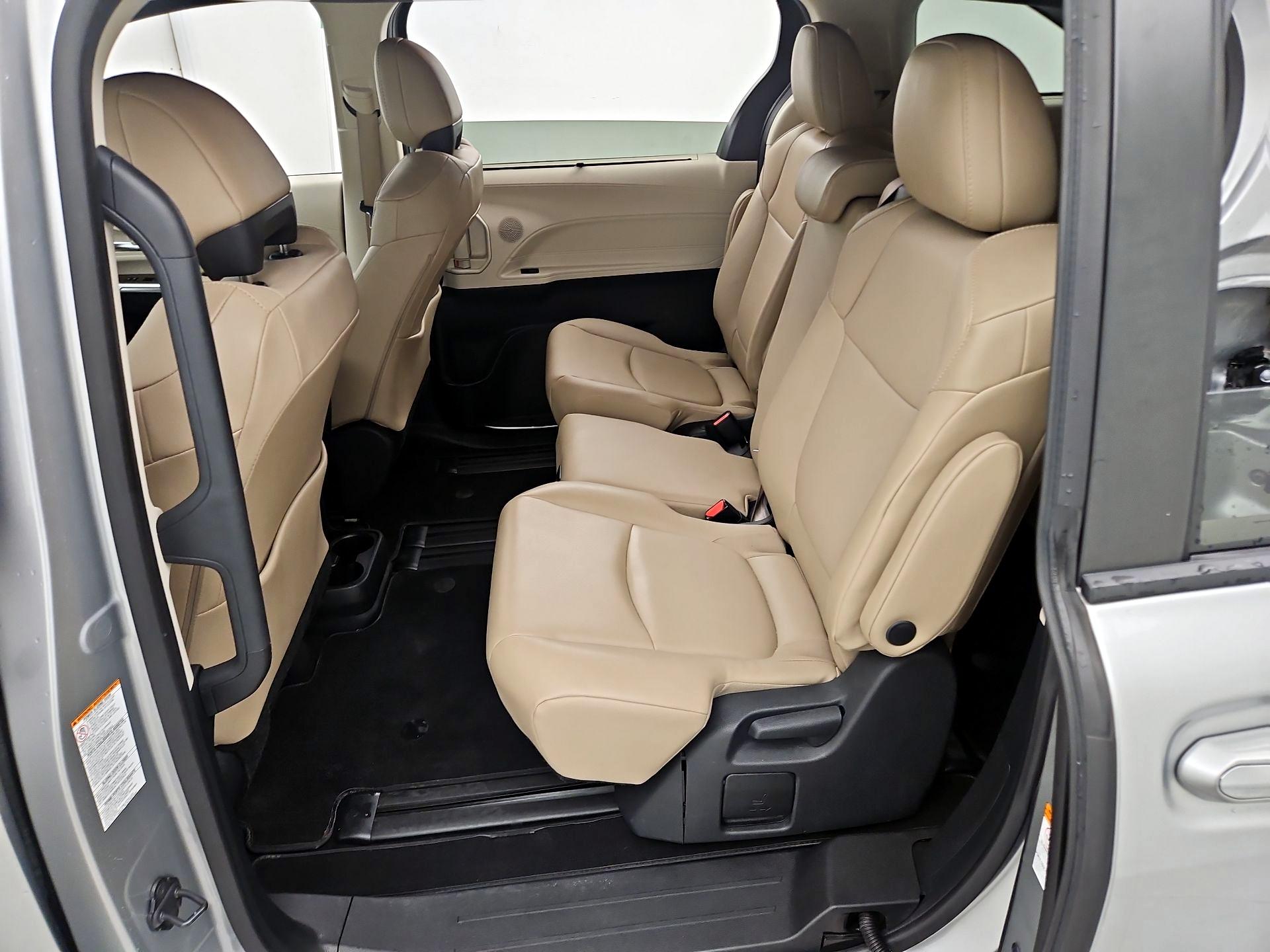 Thumbnail: 2021 Toyota Sienna - 20