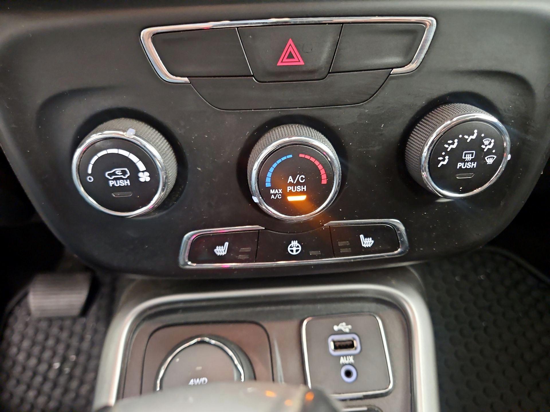 Thumbnail: 2018 Jeep Compass - 16