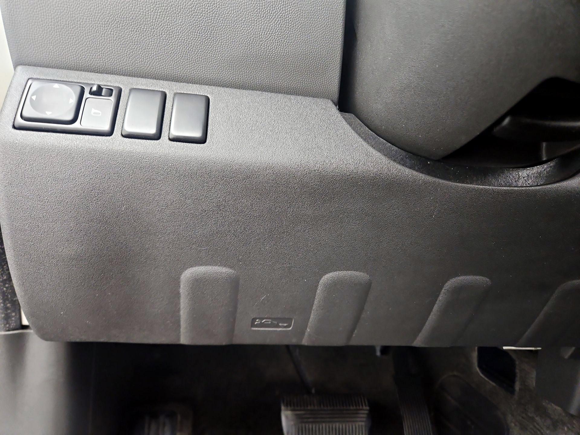 Thumbnail: 2014 Nissan Xterra - 13