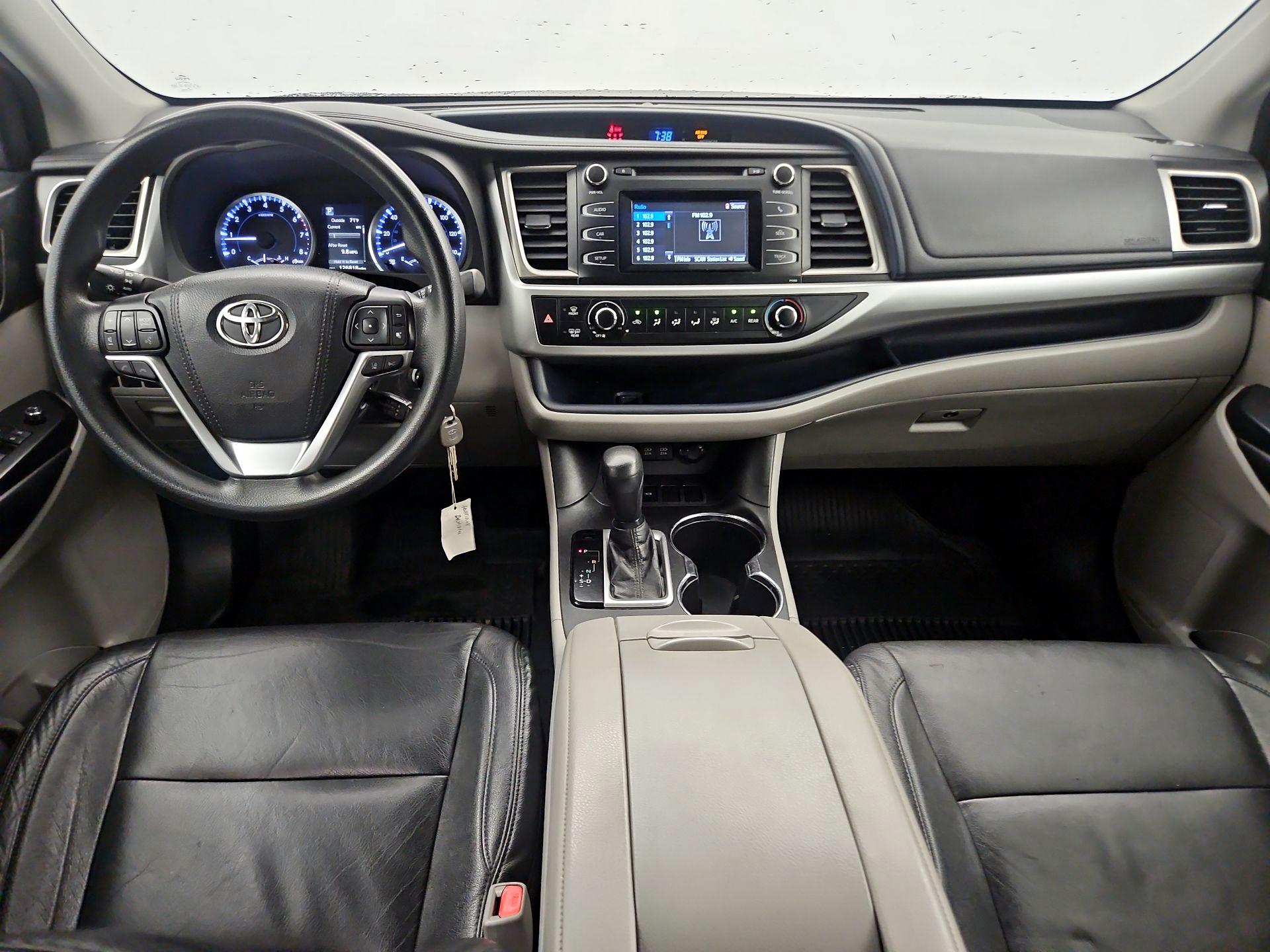 Thumbnail: 2017 Toyota Highlander - 9