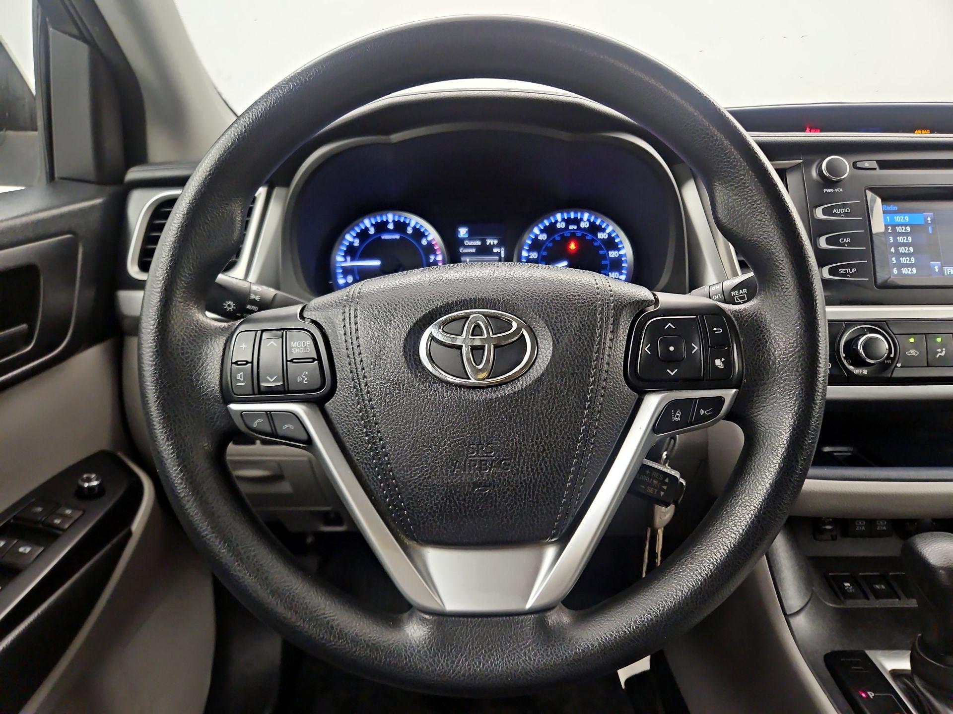 Thumbnail: 2017 Toyota Highlander - 10