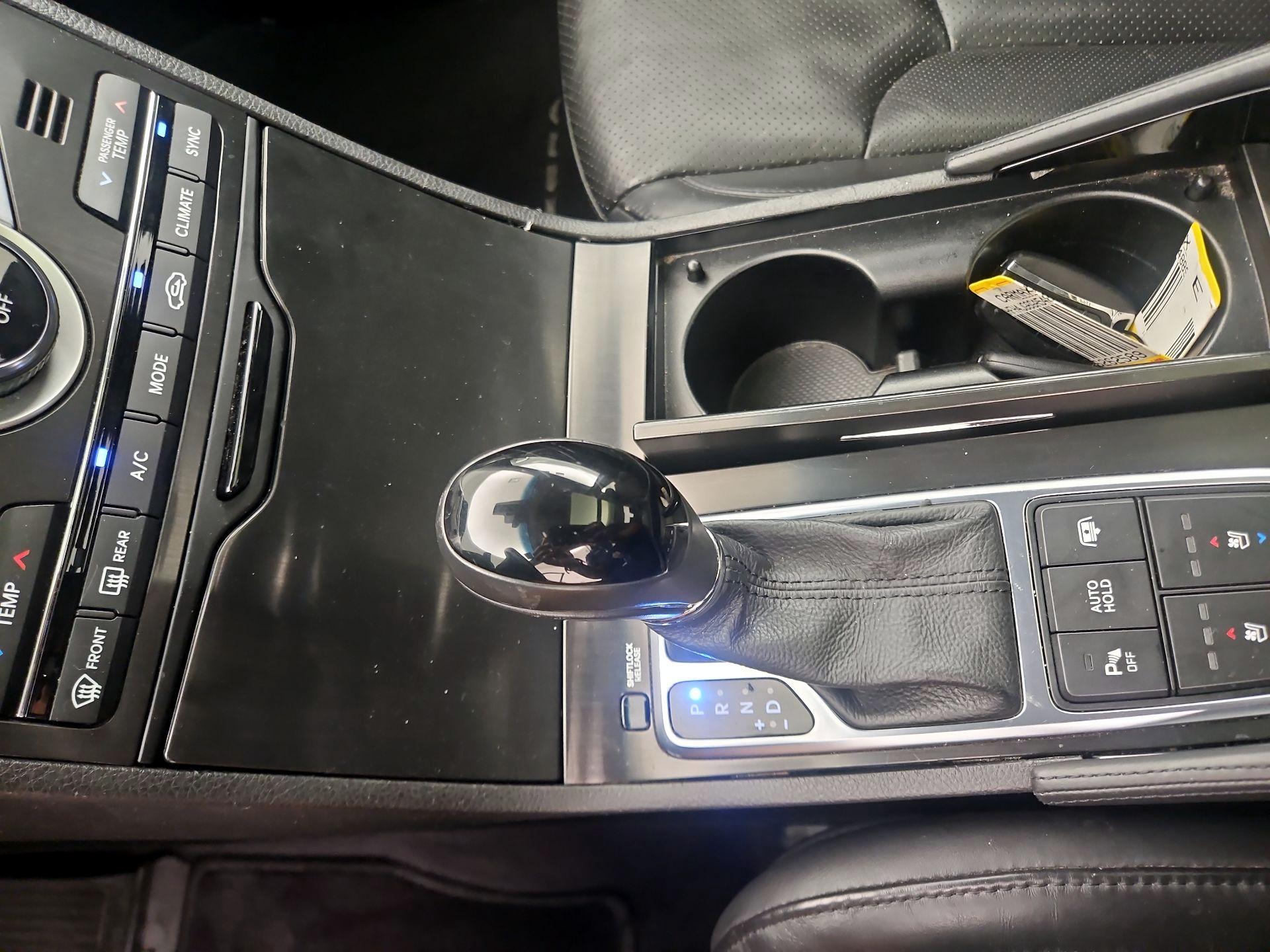 Thumbnail: 2016 Hyundai Azera - 18