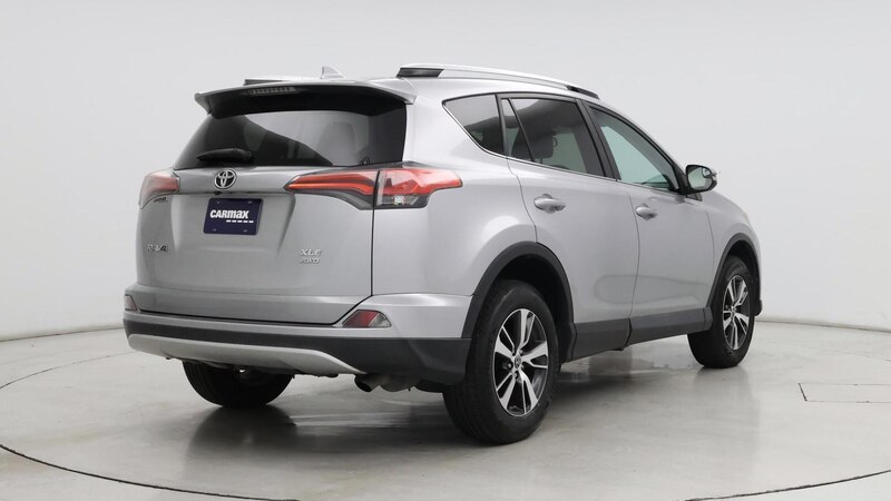 2016 Toyota RAV4 XLE 8