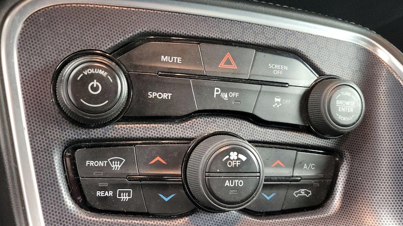 2018 Dodge Challenger SXT 16