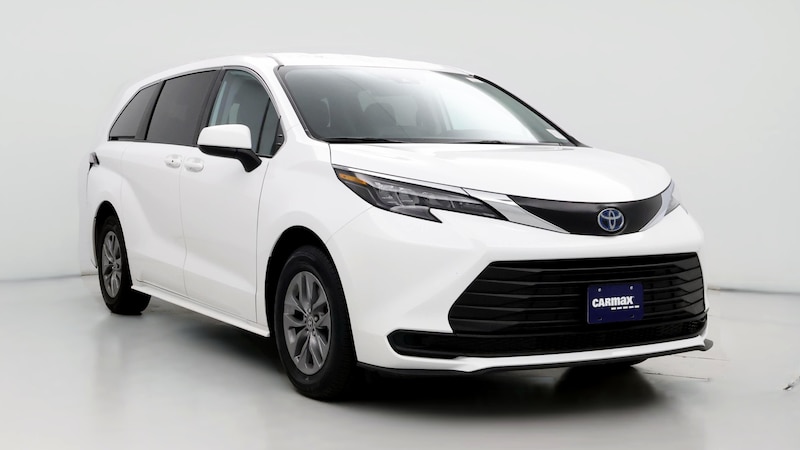 2024 Toyota Sienna LE Hero Image