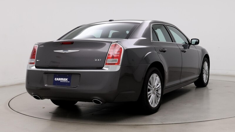 2014 Chrysler 300  8