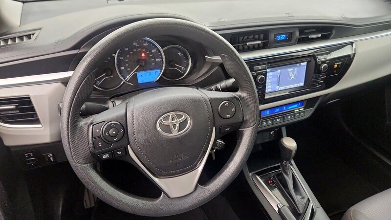 2015 Toyota Corolla LE 9