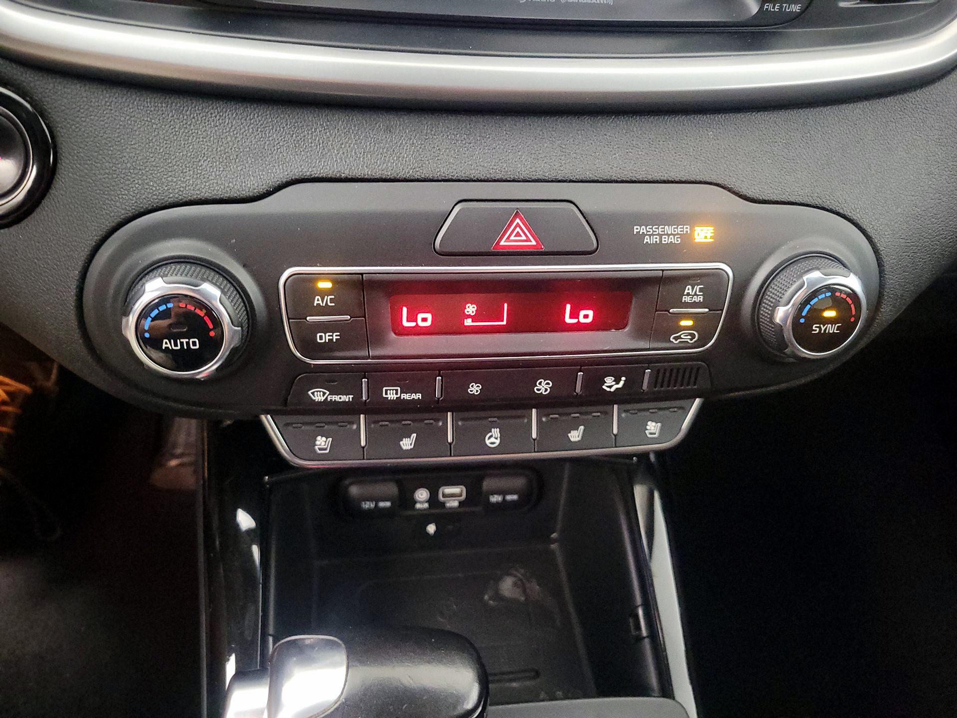 Thumbnail: 2019 Kia Sorento - 17