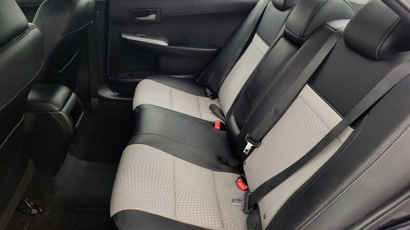 2014 Toyota Camry SE 18
