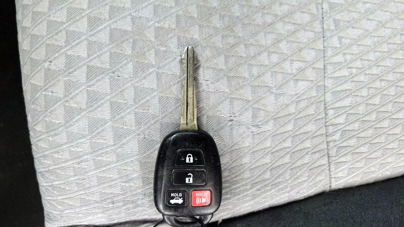 2014 Toyota Camry SE 21