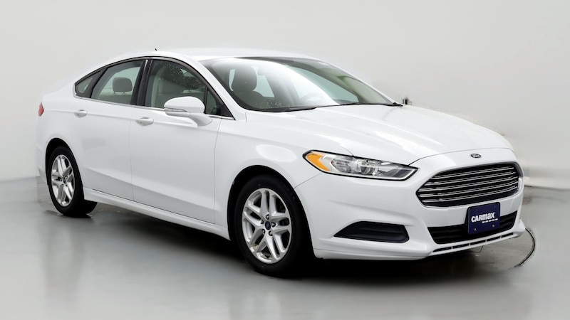 2016 Ford Fusion SE Hero Image