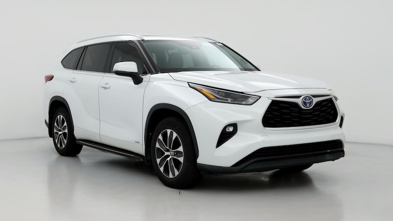 2022 Toyota Highlander XLE Hero Image