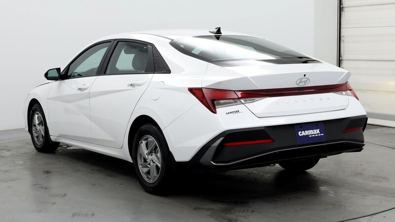 2024 Hyundai Elantra SE 2