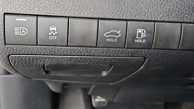 2023 Toyota Camry SE 13