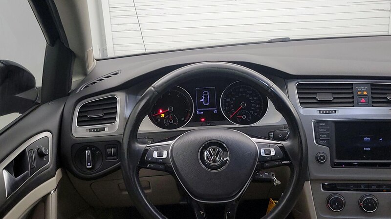 2016 Volkswagen Golf S 10