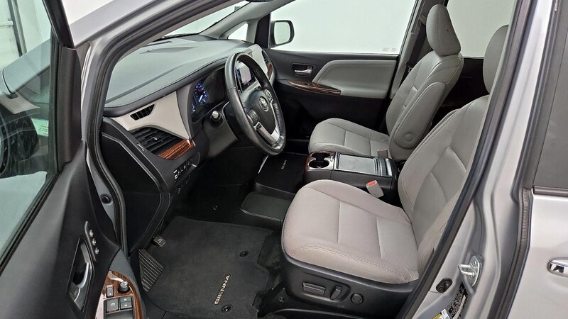 2015 Toyota Sienna Limited 9