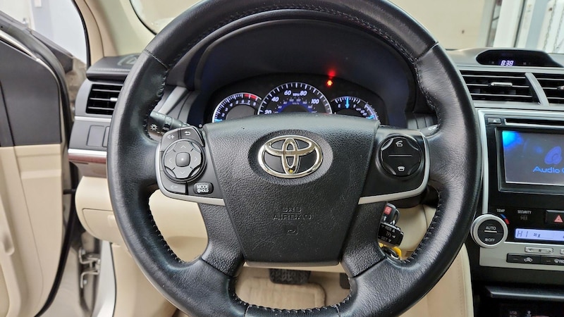 2014 Toyota Camry XLE 10