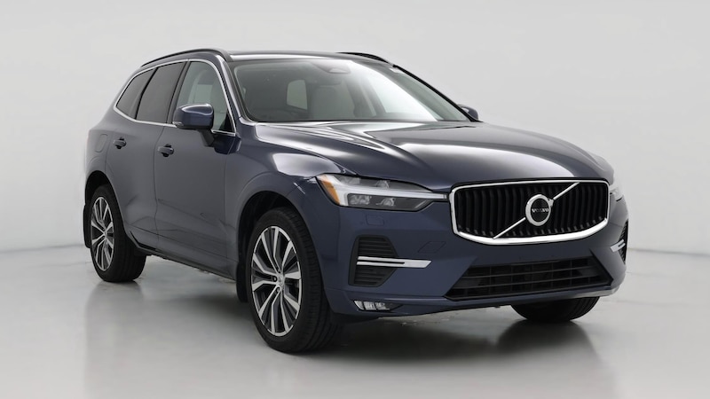 2022 Volvo XC60 B5 Momentum Hero Image