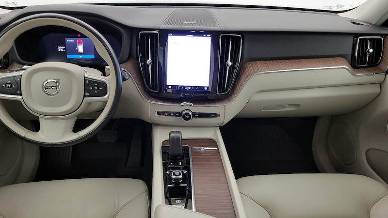 2022 Volvo XC60 B5 Momentum 9