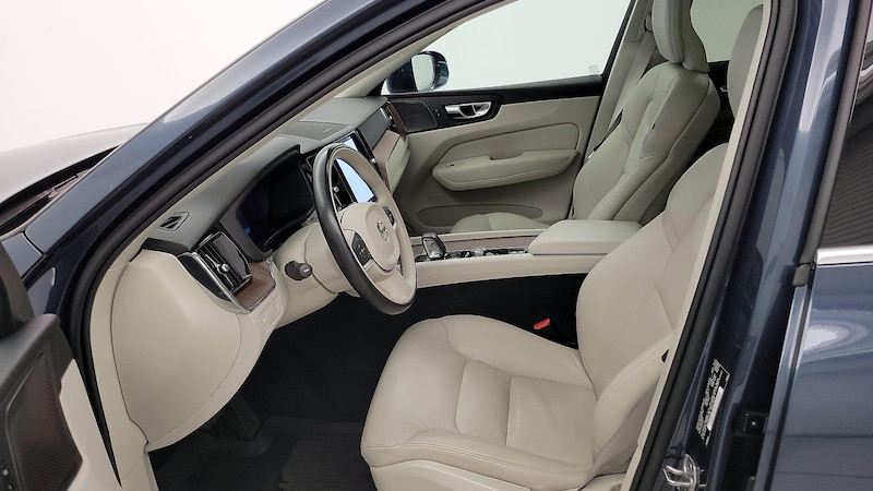 2022 Volvo XC60 B5 Momentum 11
