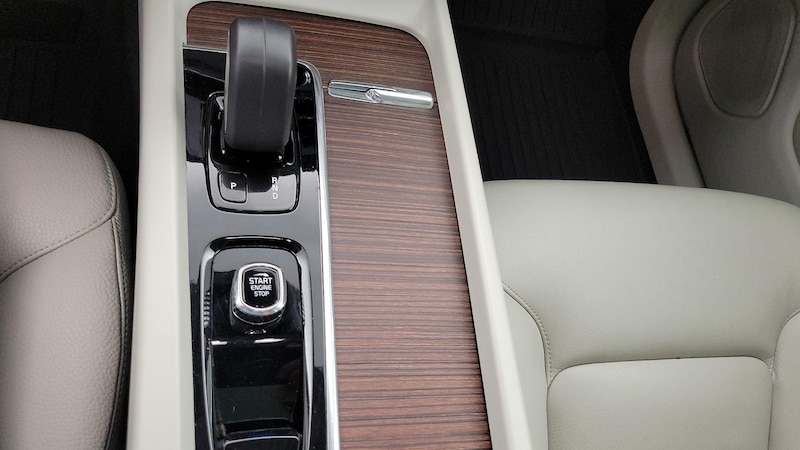 2022 Volvo XC60 B5 Momentum 18