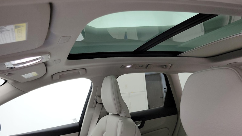 2022 Volvo XC60 B5 Momentum 20