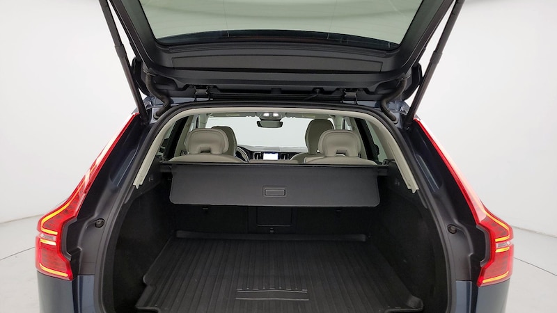 2022 Volvo XC60 B5 Momentum 22