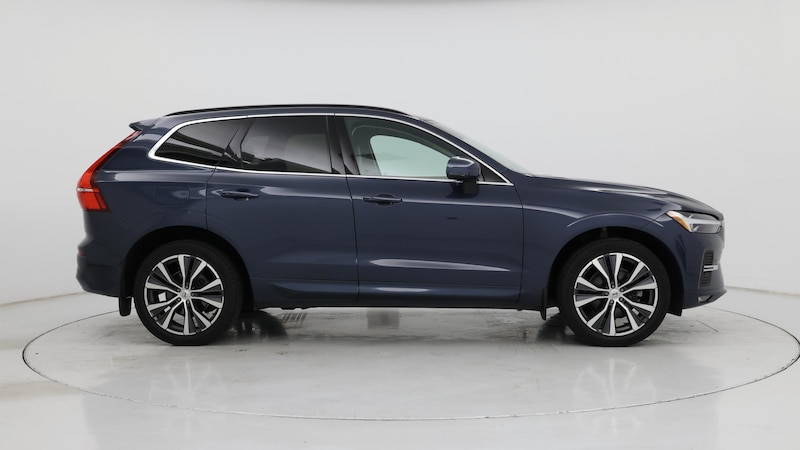 2022 Volvo XC60 B5 Momentum 7