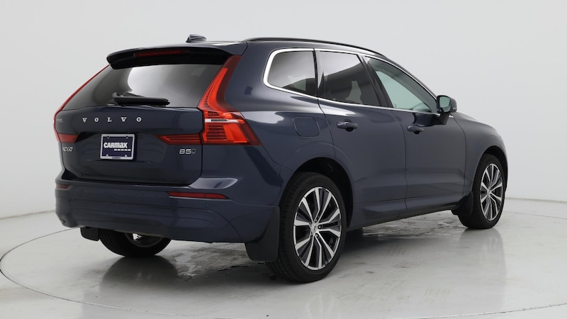 2022 Volvo XC60 B5 Momentum 8