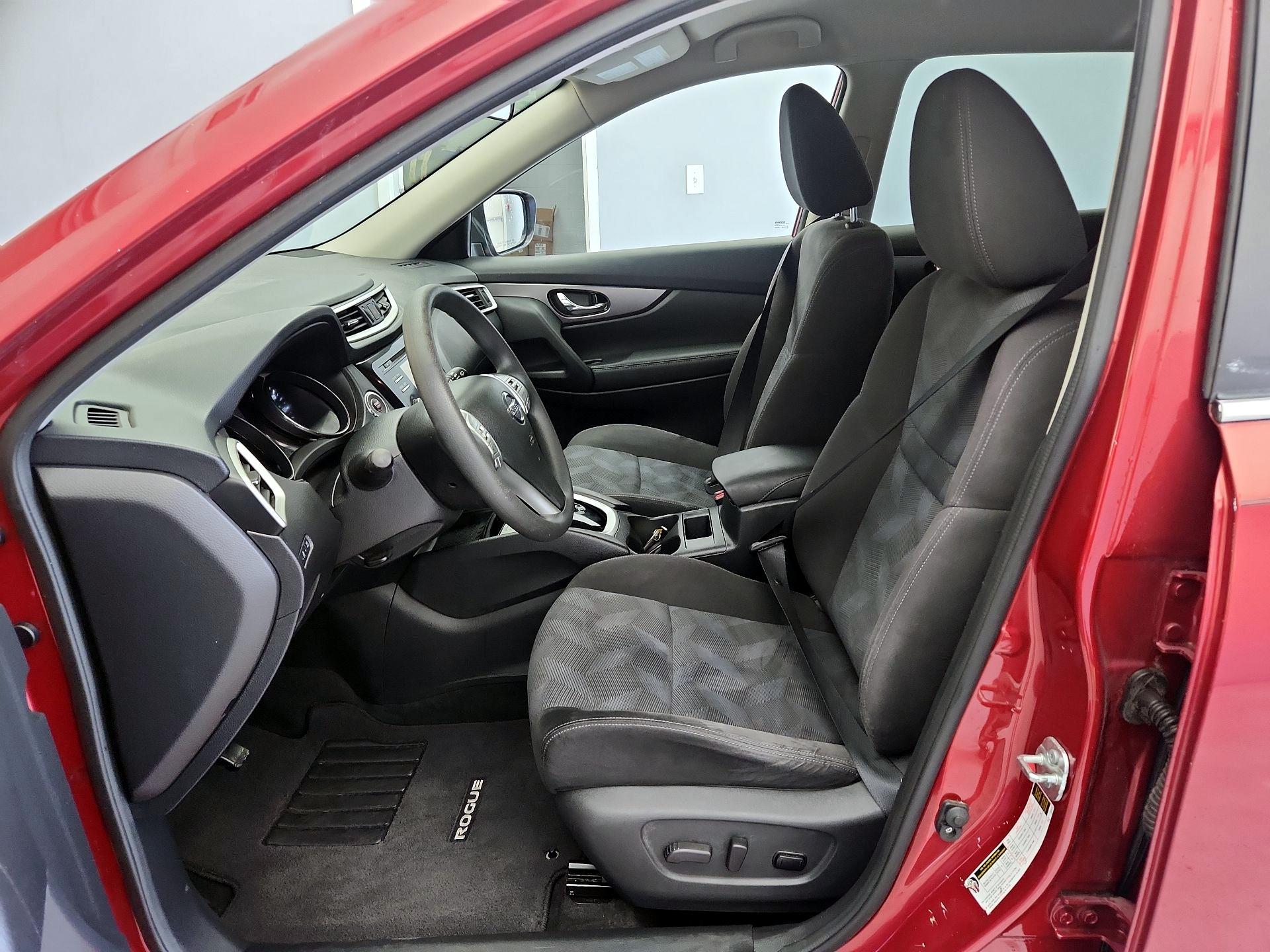 Thumbnail: 2015 Nissan Rogue - 11