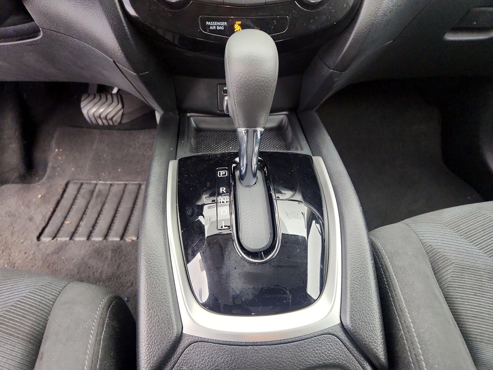 Thumbnail: 2015 Nissan Rogue - 17