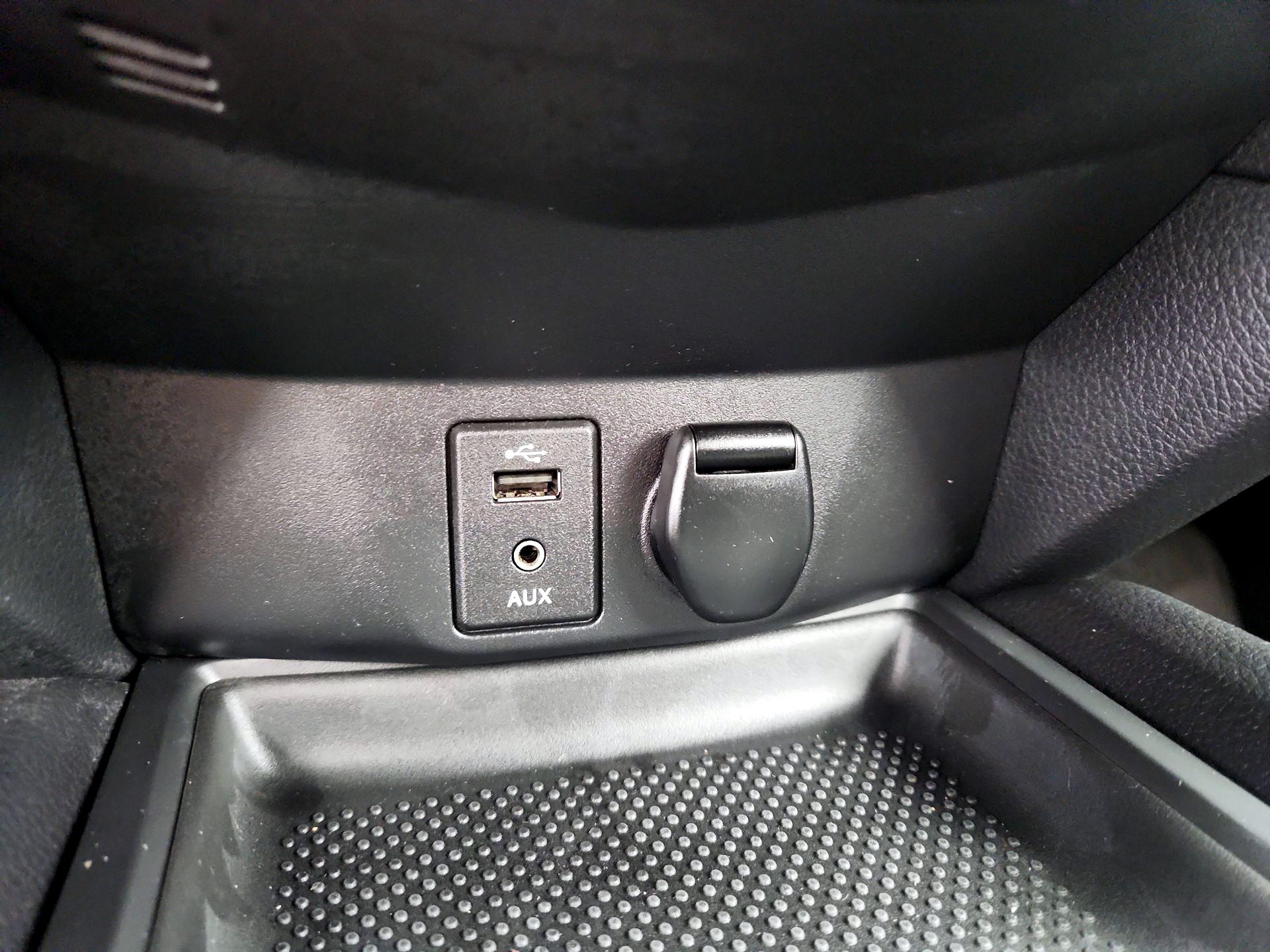 Thumbnail: 2015 Nissan Rogue - 18