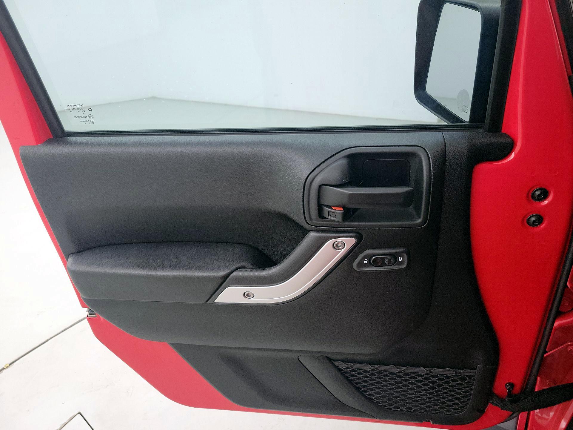 Thumbnail: 2018 Jeep Wrangler - 12