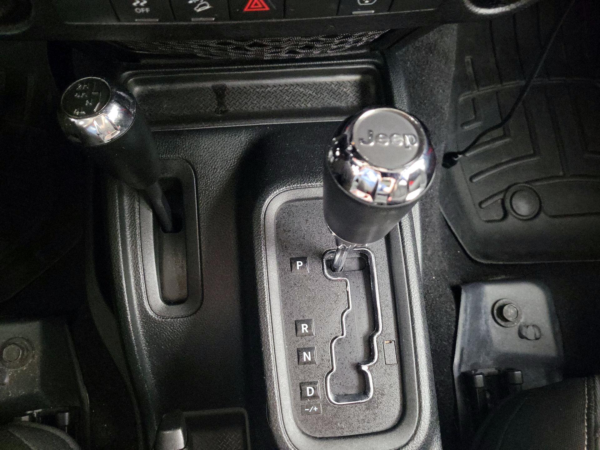Thumbnail: 2018 Jeep Wrangler - 16