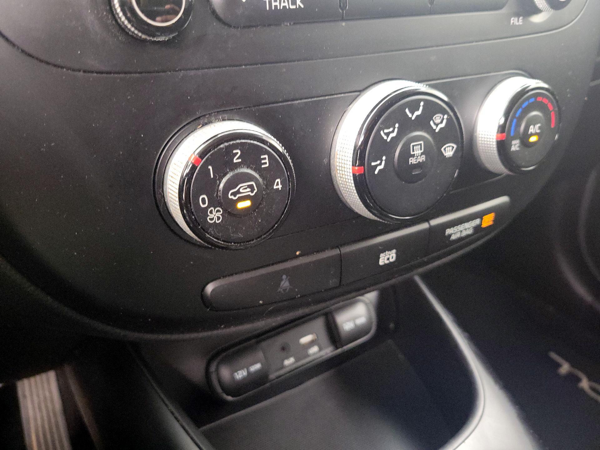 Thumbnail: 2016 Kia Soul - 16