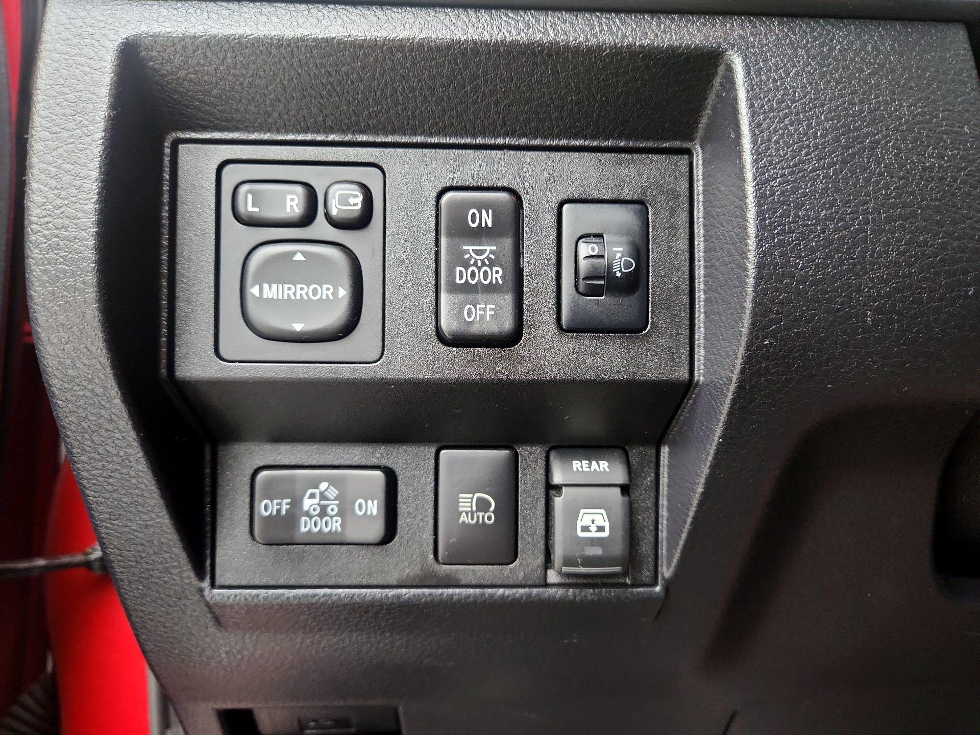 Thumbnail: 2018 Toyota Tundra - 13