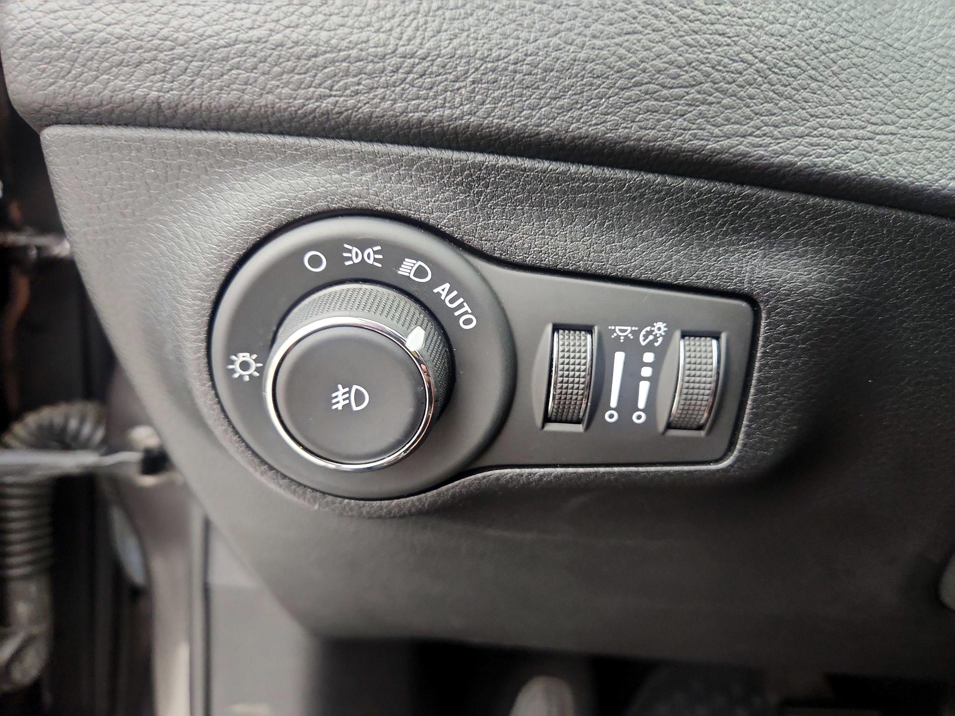 Thumbnail: 2018 Jeep Compass - 13