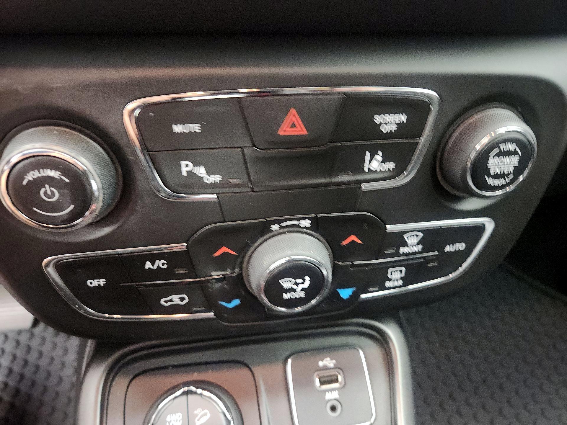 Thumbnail: 2018 Jeep Compass - 16