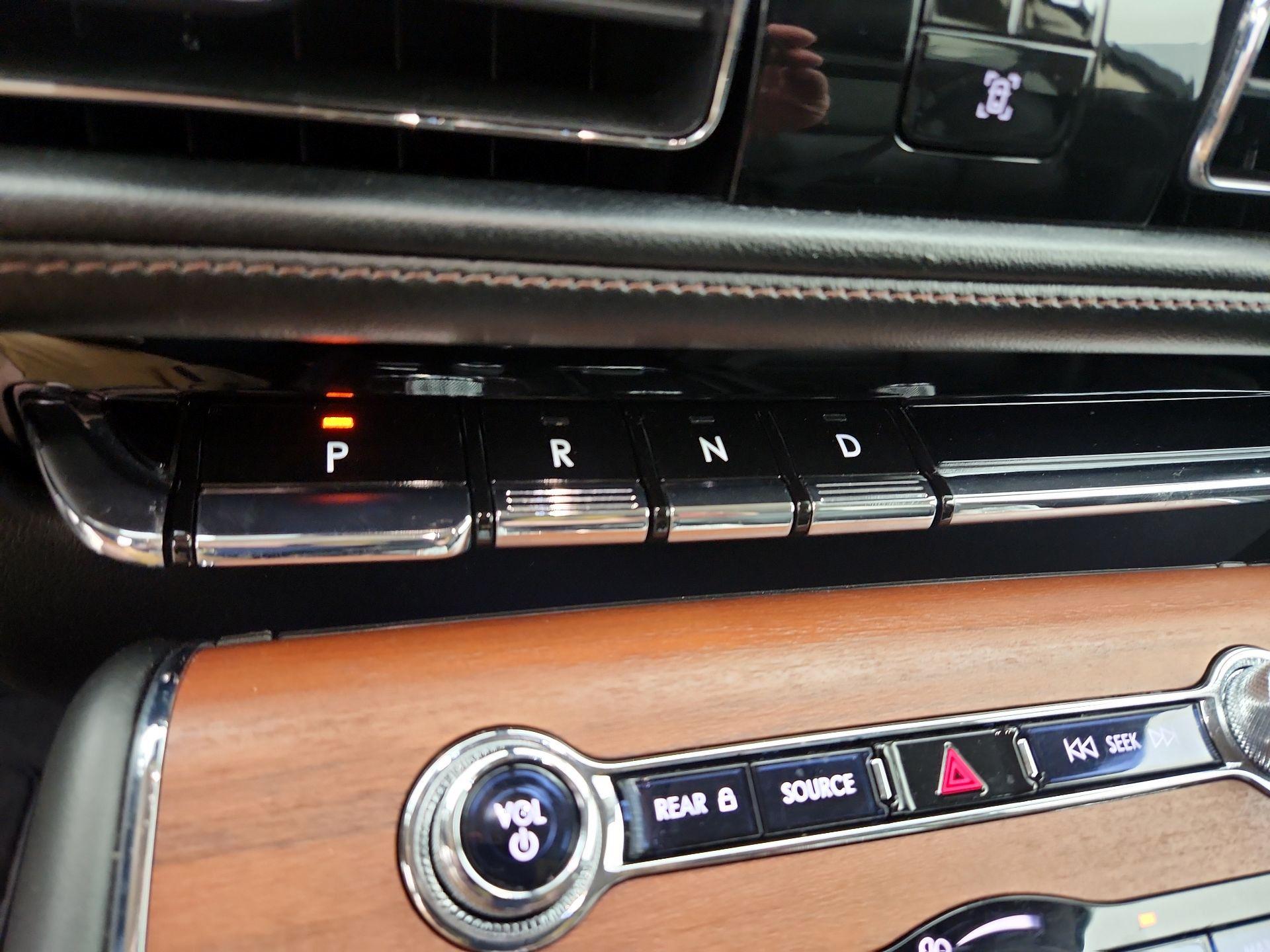 Thumbnail: 2020 Lincoln Aviator - 18