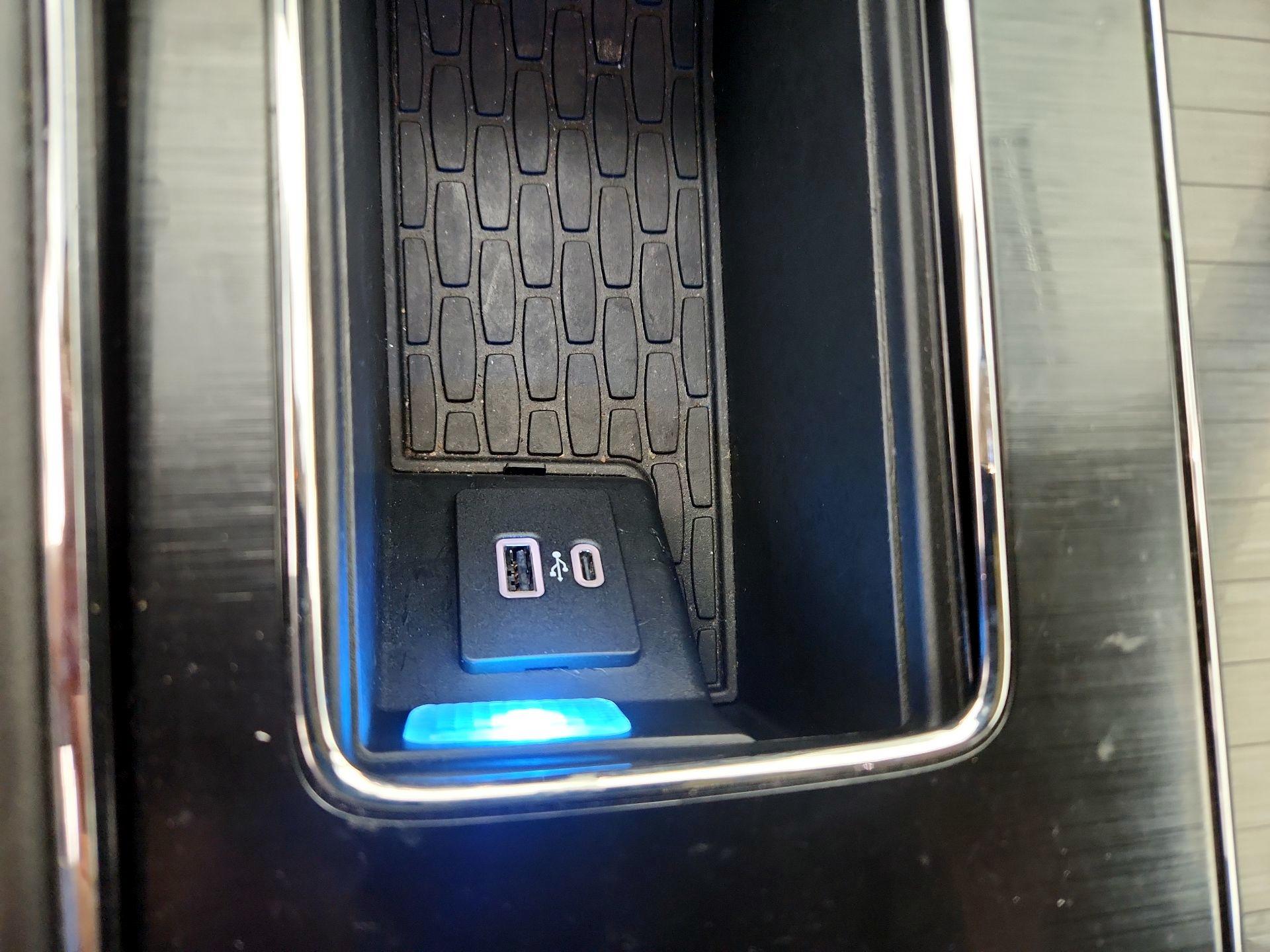 Thumbnail: 2020 Lincoln Aviator - 19