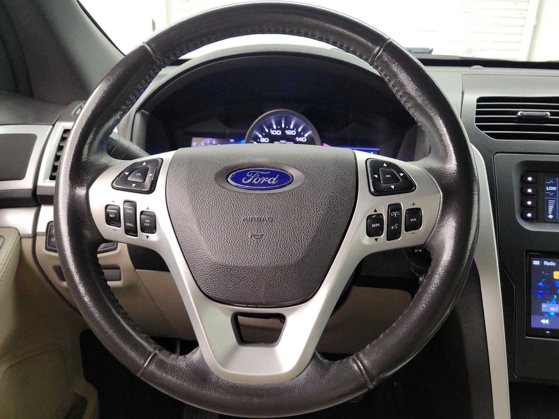 Thumbnail: 2013 Ford Explorer - 10
