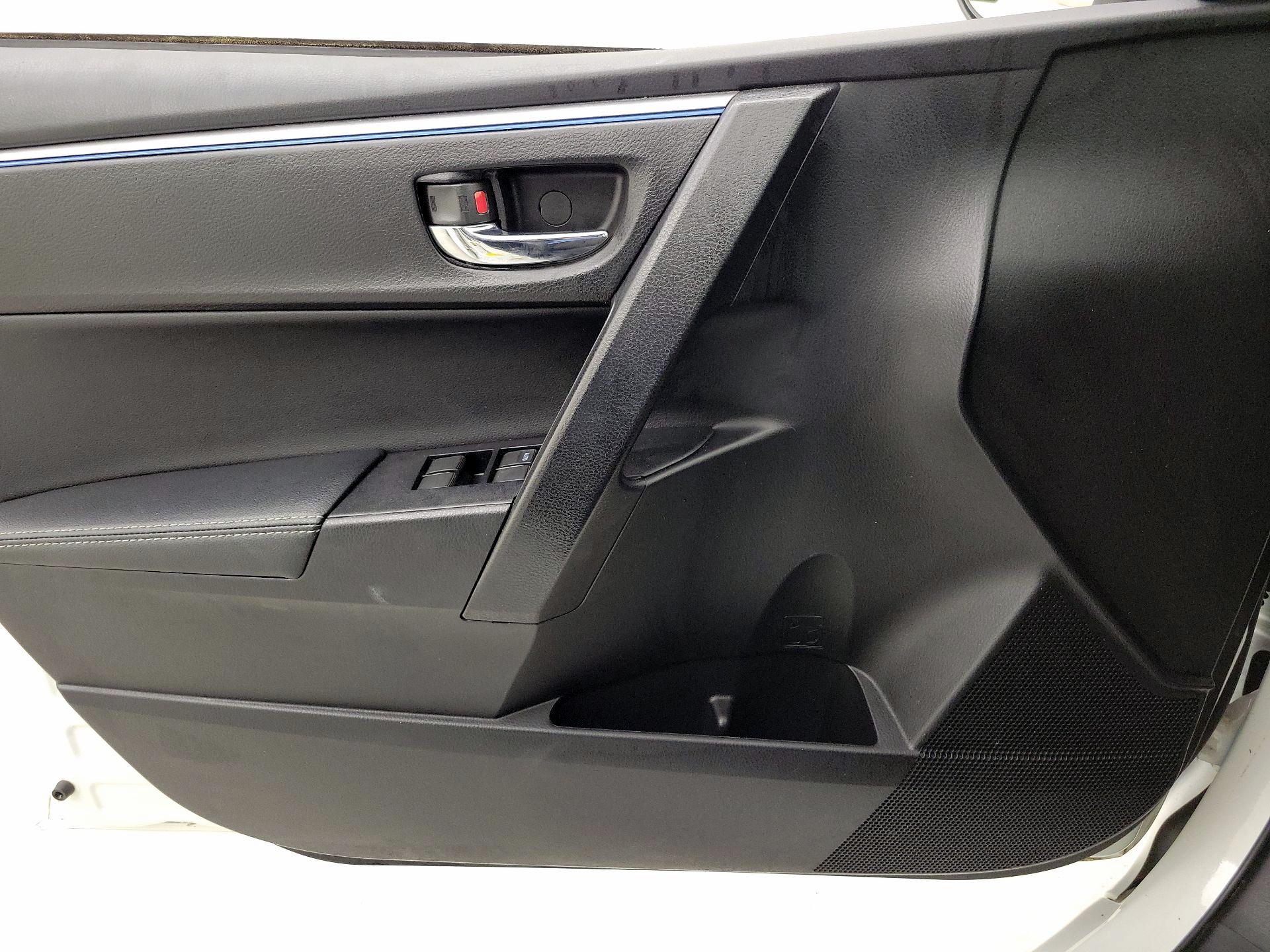 Thumbnail: 2015 Toyota Corolla - 12