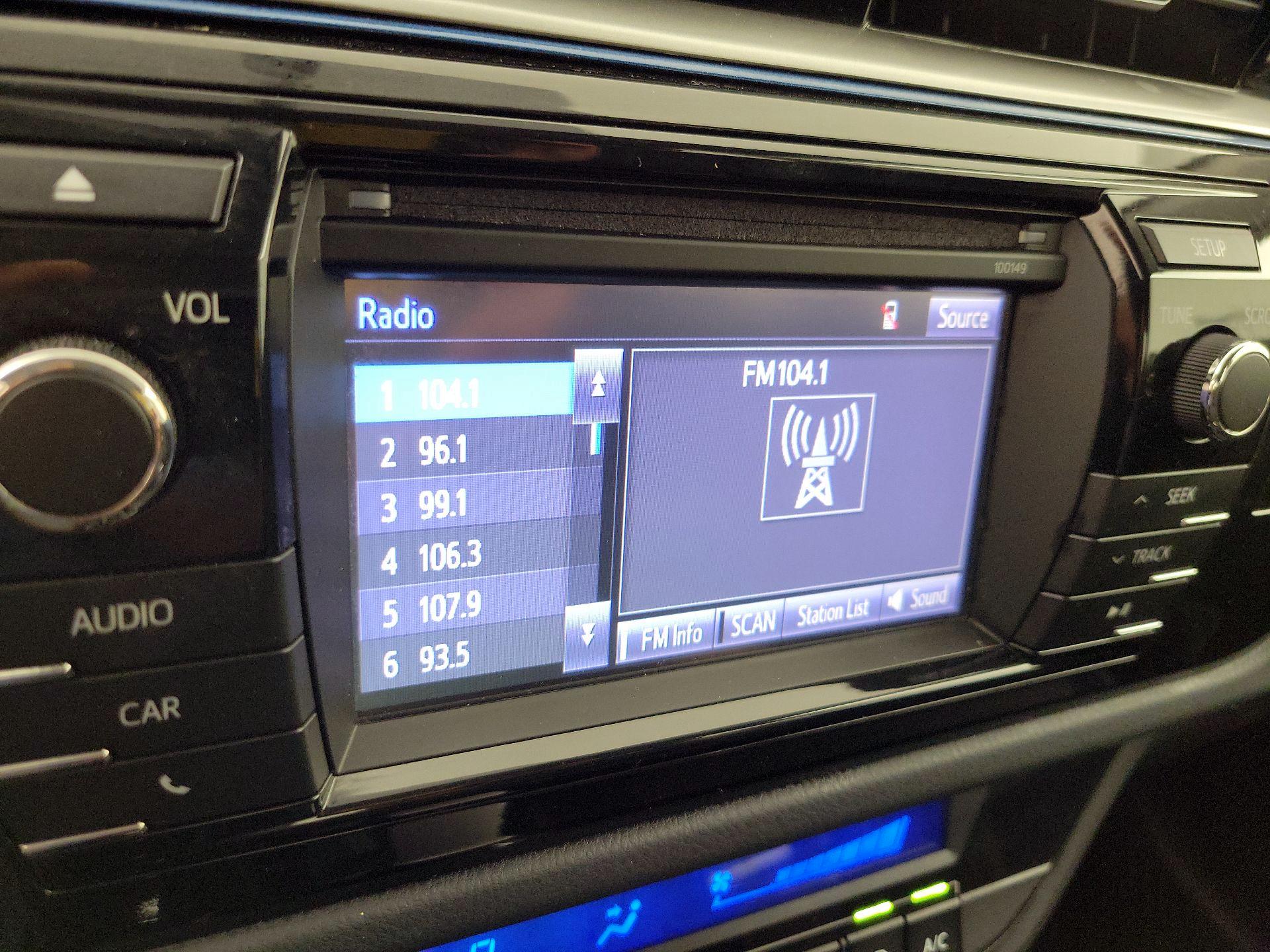 Thumbnail: 2015 Toyota Corolla - 15