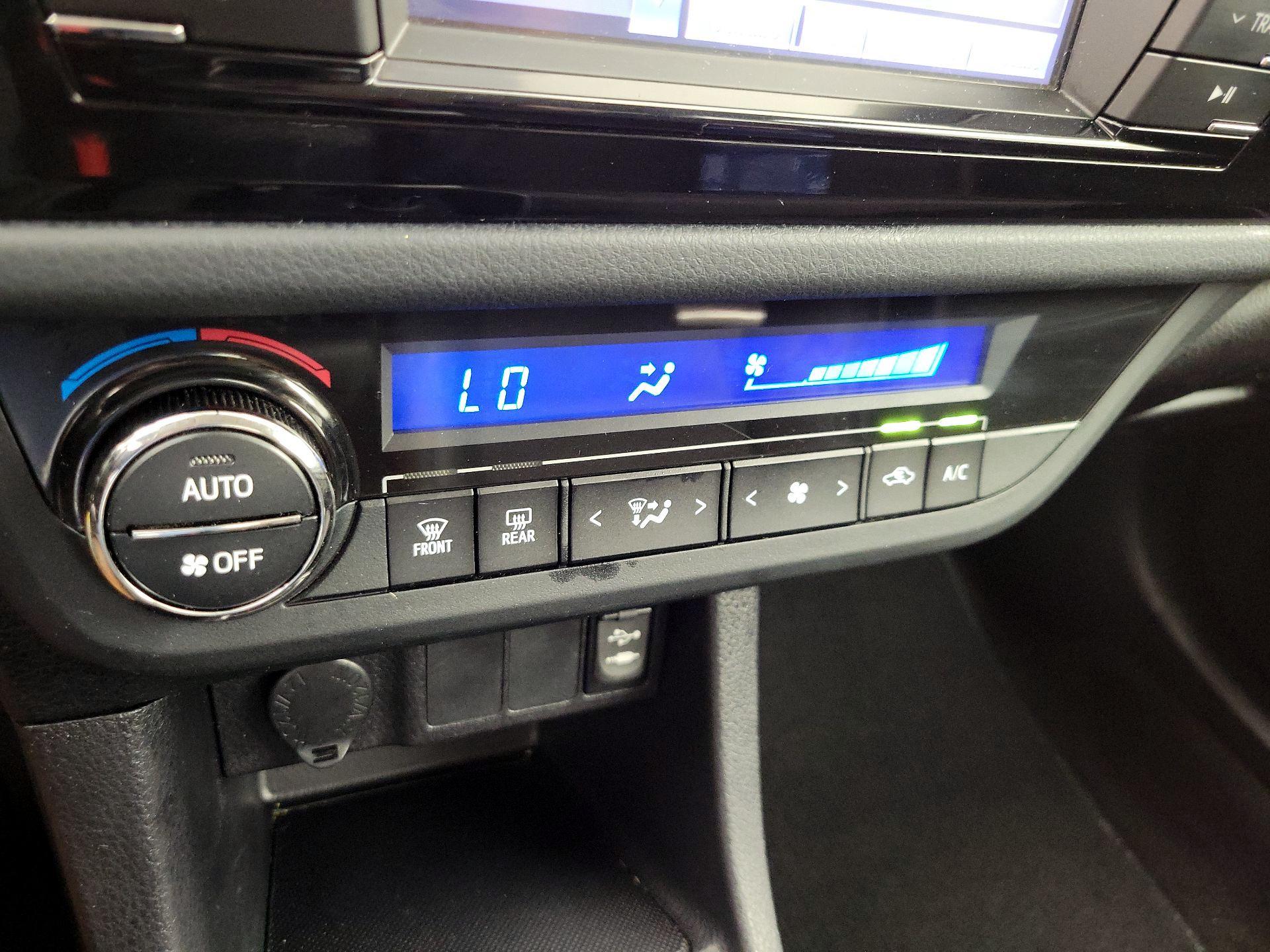 Thumbnail: 2015 Toyota Corolla - 16