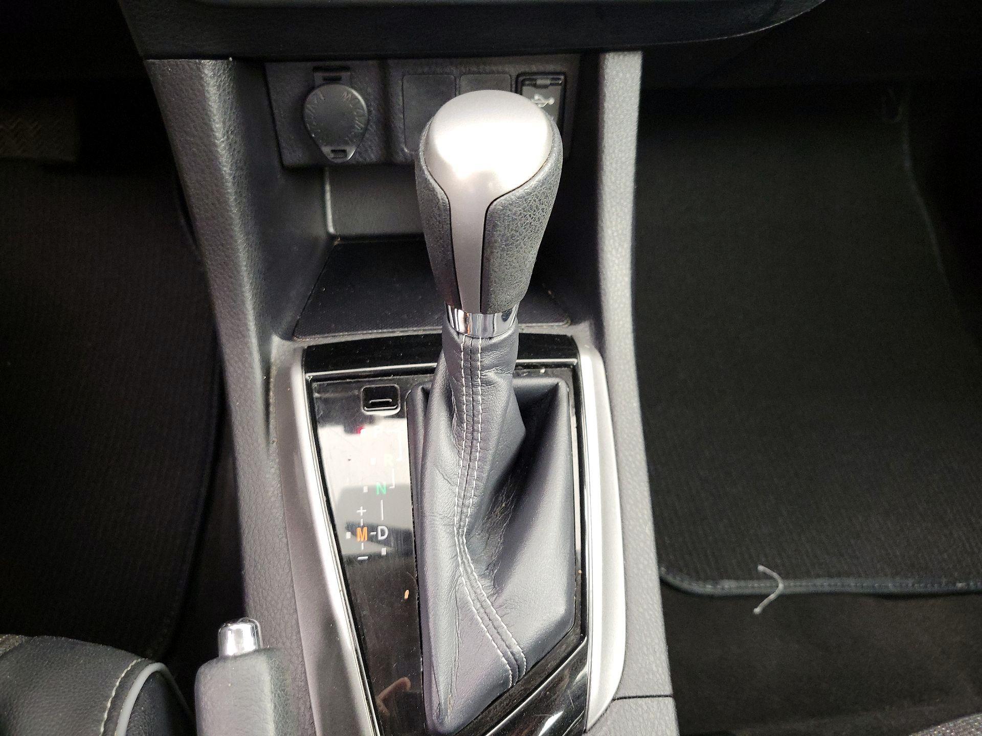 Thumbnail: 2015 Toyota Corolla - 17