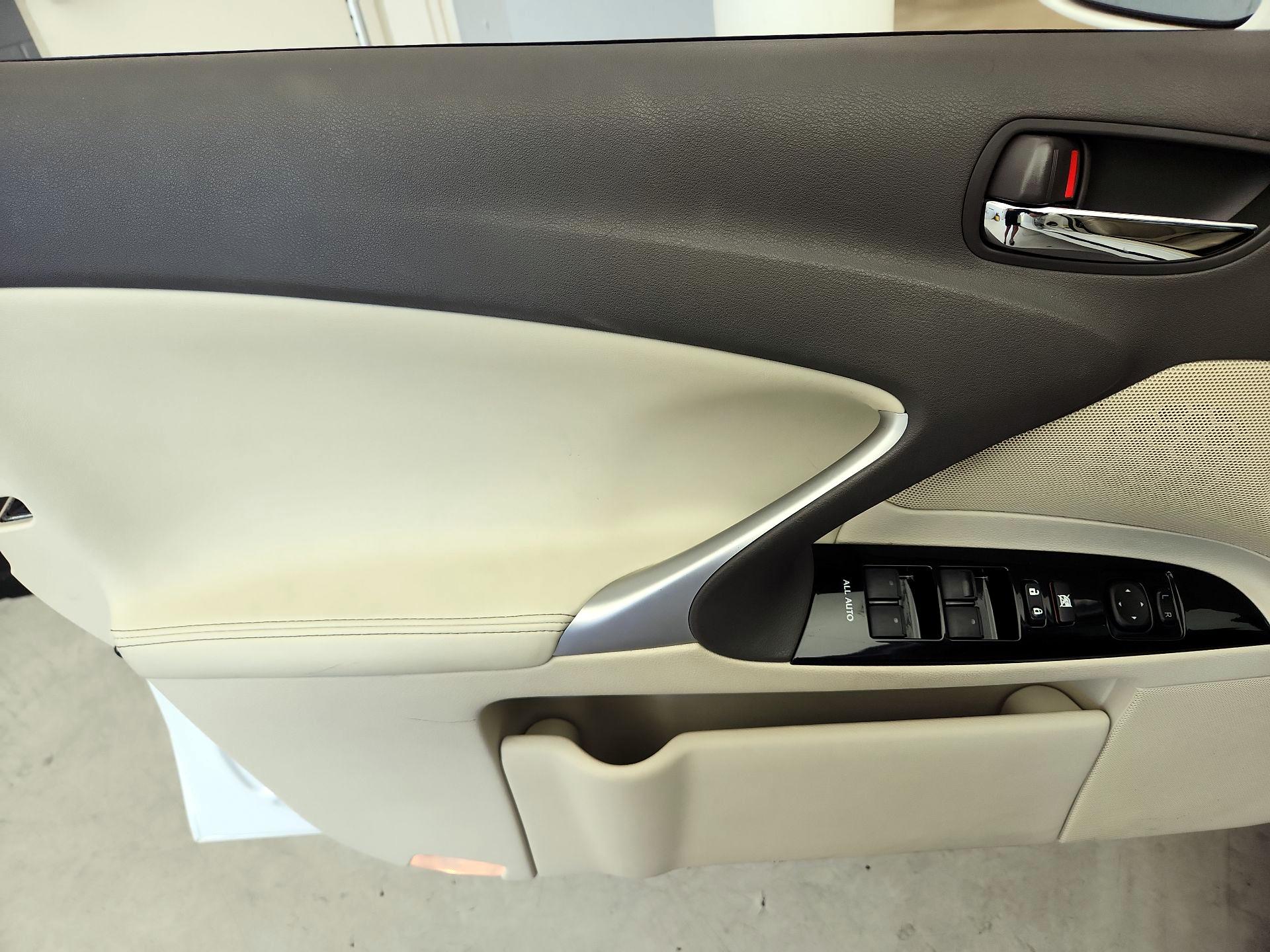 Thumbnail: 2013 Lexus IS - 12